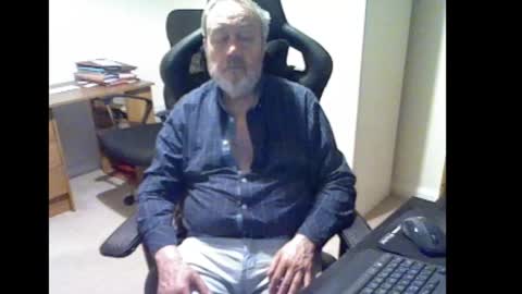 erasmus_d online show from February 23, 6:05 pm