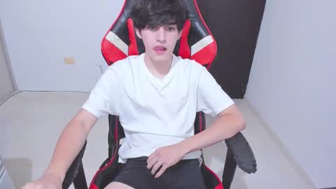 eren_tatakae online show from February 1, 3:16 am