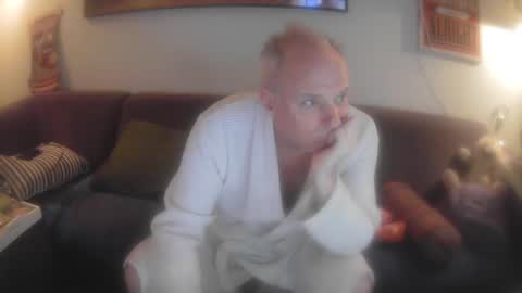 Snapshot of eric204 chatting on December 28, 6:39 am Eric online show from December 28, 6:39 am