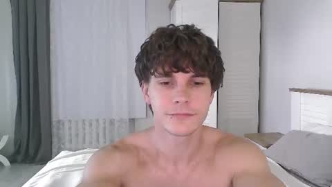 Snapshot of eric_crush chatting on June 25, 4:45 am Eric Crush online show from June 25, 4:45 am