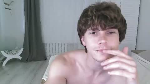 Snapshot of eric_crush chatting on July 15, 12:43 pm Eric Crush online show from July 15, 12:43 pm