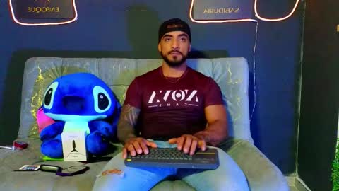 Snapshot of eric_harrison1 chatting on November 16, 10:04 pm Brayan online show from November 16, 10:04 pm