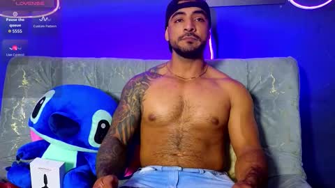 Snapshot of eric_harrison1 chatting on December 13, 10:59 pm Brayan online show from December 13, 10:59 pm