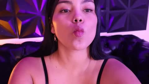 erica_adams_ online show from December 2, 8:26 pm