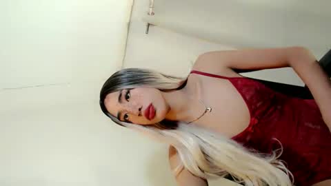 Snapshot of erica_walker chatting on March 15, 8:20 am erica_walker online show from March 15, 8:20 am