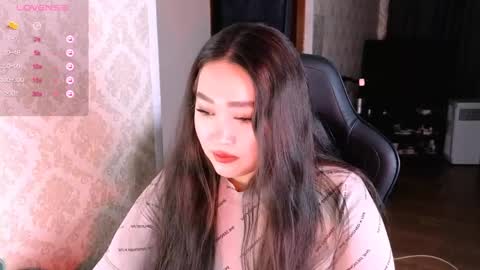 Snapshot of erica_wayne chatting on April 18, 6:01 pm Erica Wayne online show from April 18, 6:01 pm
