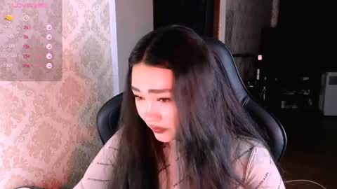 Snapshot of erica_wayne chatting on April 18, 7:07 pm Erica Wayne online show from April 18, 7:07 pm