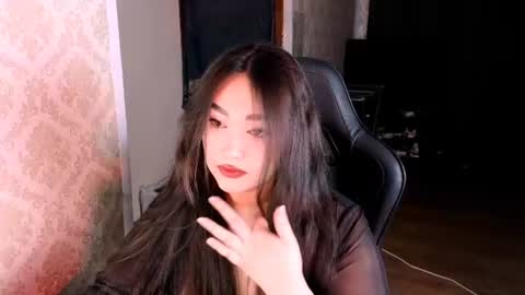 Snapshot of erica_wayne chatting on June 12, 1:32 pm Erica Wayne online show from June 12, 1:32 pm