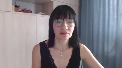 ericablack8 online show from September 18, 8:38 am