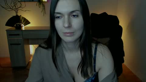 Snapshot of ericapowers chatting on December 5, 11:05 am EricaPowers online show from December 5, 11:05 am