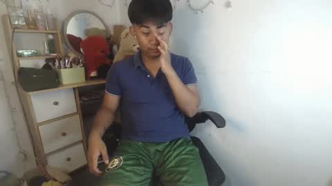 Snapshot of erick_cummer30 chatting on April 14, 10:38 pm erick_cummer30 online show from April 14, 10:38 pm