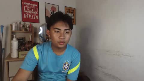 Snapshot of erick_cummer30 chatting on May 5, 6:43 am erick_cummer30 online show from May 5, 6:43 am