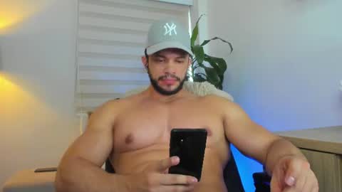 Snapshot of erick_thompson chatting on June 17, 9:05 pm Erick Thompson online show from June 17, 9:05 pm