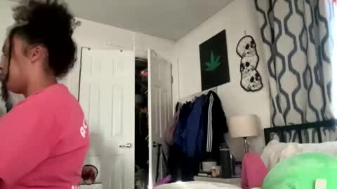 Snapshot of erik339102554 chatting on November 4, 7:02 pm Lea Erik online show from November 4, 7:02 pm