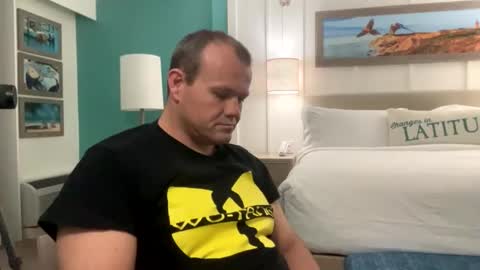 Snapshot of erik339102554 chatting on November 22, 11:26 pm Lea Erik online show from November 22, 11:26 pm