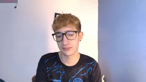 Snapshot of erik_golden_ chatting on May 1, 8:02 pm I am Erik online show from May 1, 8:02 pm