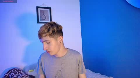 Snapshot of erik_golden_ chatting on May 31, 8:54 pm I am Erik online show from May 31, 8:54 pm