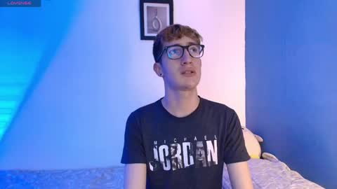 Snapshot of erik_golden_ chatting on June 6, 7:29 pm I am Erik online show from June 6, 7:29 pm