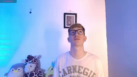 Snapshot of erik_golden_ chatting on June 10, 8:30 pm I am Erik online show from June 10, 8:30 pm
