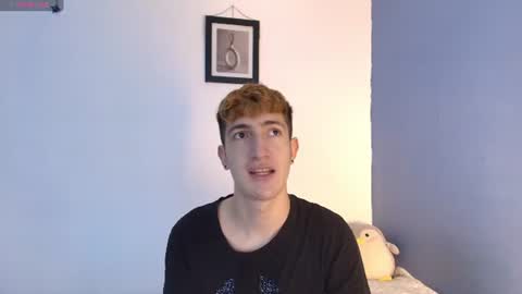 Snapshot of erik_golden_ chatting on June 21, 7:49 pm I am Erik online show from June 21, 7:49 pm