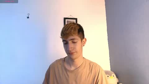 Snapshot of erik_golden_ chatting on July 2, 9:10 pm I am Erik online show from July 2, 9:10 pm
