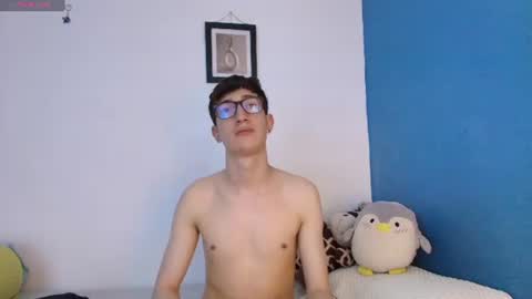 Snapshot of erik_golden_ chatting on July 28, 9:03 pm I am Erik online show from July 28, 9:03 pm
