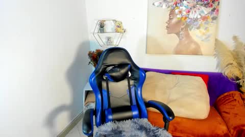 E R I K A  - L  Y R I C S online show from February 25, 8:13 am