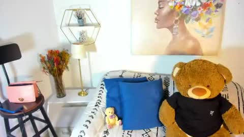 Snapshot of erika_lyrics chatting on June 12, 1:59 am E R I K A - L Y R I C S online show from June 12, 1:59 am