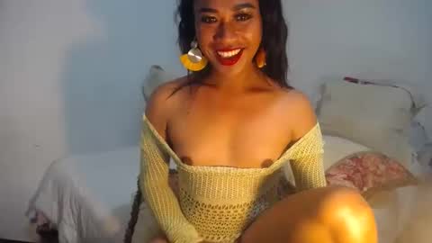 Snapshot of erika_madrigal chatting on December 21, 12:53 am erika_madrigal online show from December 21, 12:53 am