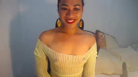 Snapshot of erika_madrigal chatting on December 23, 11:49 pm erika_madrigal online show from December 23, 11:49 pm