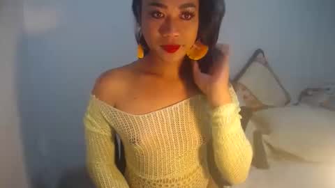 Snapshot of erika_madrigal chatting on December 25, 10:59 pm erika_madrigal online show from December 25, 10:59 pm