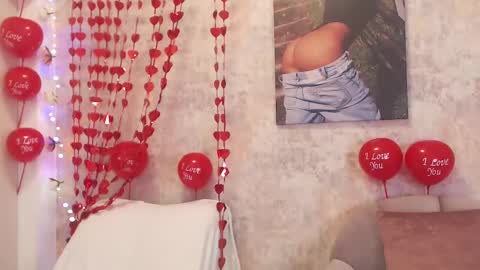 Snapshot of erikabeee1 chatting on February 15, 10:11 am Erikabeee online show from February 15, 10:11 am