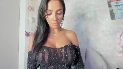 Snapshot of erikabeee1 chatting on July 22, 5:21 am Erikabeee online show from July 22, 5:21 am