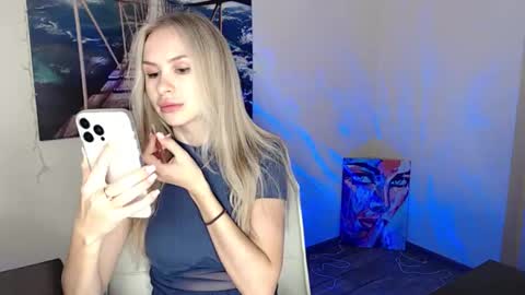 Snapshot of erikagavin chatting on October 8, 11:52 am Erika online show from October 8, 11:52 am
