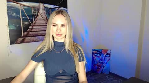 Snapshot of erikagavin chatting on October 16, 11:44 am Erika online show from October 16, 11:44 am