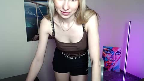 Snapshot of erikagavin chatting on May 22, 1:17 pm Erika online show from May 22, 1:17 pm
