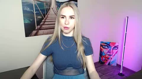 Snapshot of erikagavin chatting on May 27, 12:02 pm Erika online show from May 27, 12:02 pm