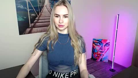 Snapshot of erikagavin chatting on May 29, 11:52 am Erika online show from May 29, 11:52 am