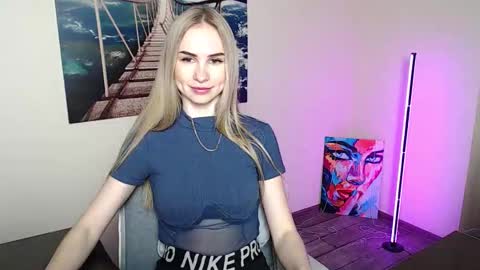 Snapshot of erikagavin chatting on June 2, 11:56 am Erika online show from June 2, 11:56 am