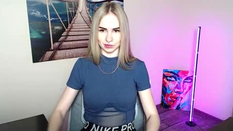 Snapshot of erikagavin chatting on June 5, 11:49 am Erika online show from June 5, 11:49 am