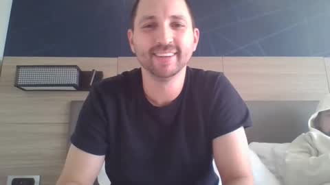 Snapshot of erilly chatting on December 4, 8:17 pm e online show from December 4, 8:17 pm