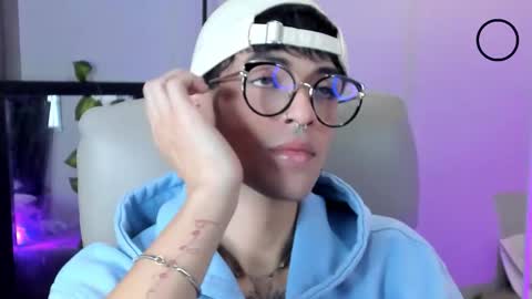   online show from November 27, 12:18 pm