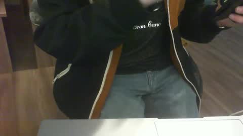 Snapshot of erlektroboy2 chatting on May 15, 10:33 am Erlektroboy2s online show from May 15, 10:33 am
