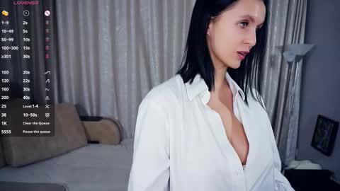 Erline and Monica online show from November 16, 7:19 pm