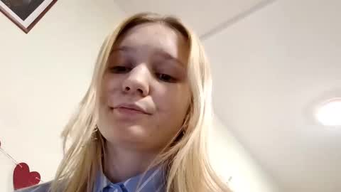 Amelie online show from December 1, 1:27 pm