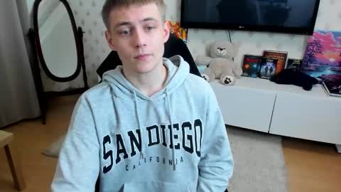 Max online show from November 7, 12:21 am