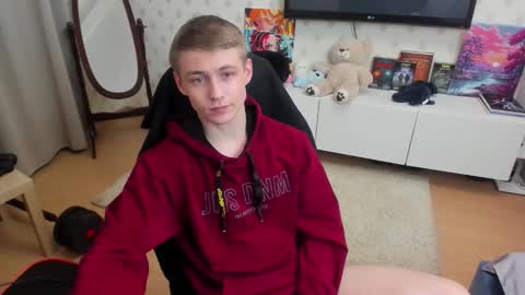 Max online show from November 22, 12:20 am