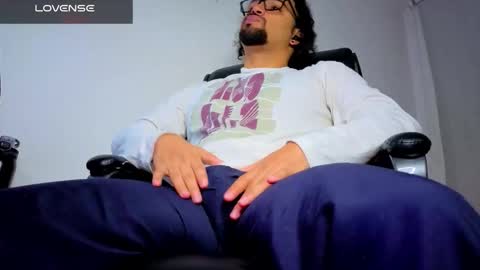 Snapshot of ernesto_rodriguez_82 chatting on March 3, 1:01 am ernesto rodriguez 82 online show from March 3, 1:01 am