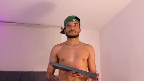 Snapshot of eros_chipre chatting on April 7, 12:33 am Eros online show from April 7, 12:33 am