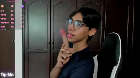 Snapshot of eros_lux1 chatting on May 8, 12:54 pm Eros Lux1 online show from May 8, 12:54 pm